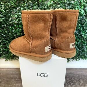 Like New Toddler Classic Boots Chestnut 10T